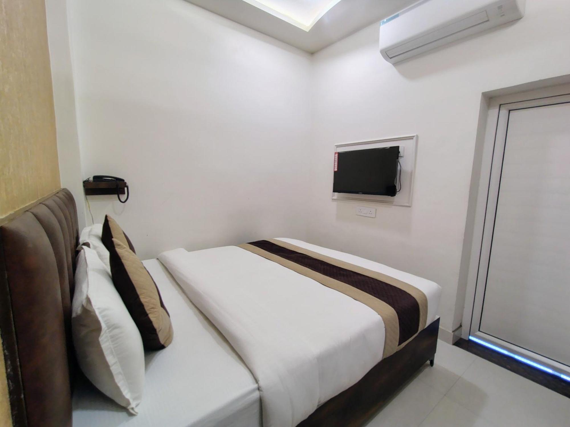 Hotel Mrk Bénarès Extérieur photo