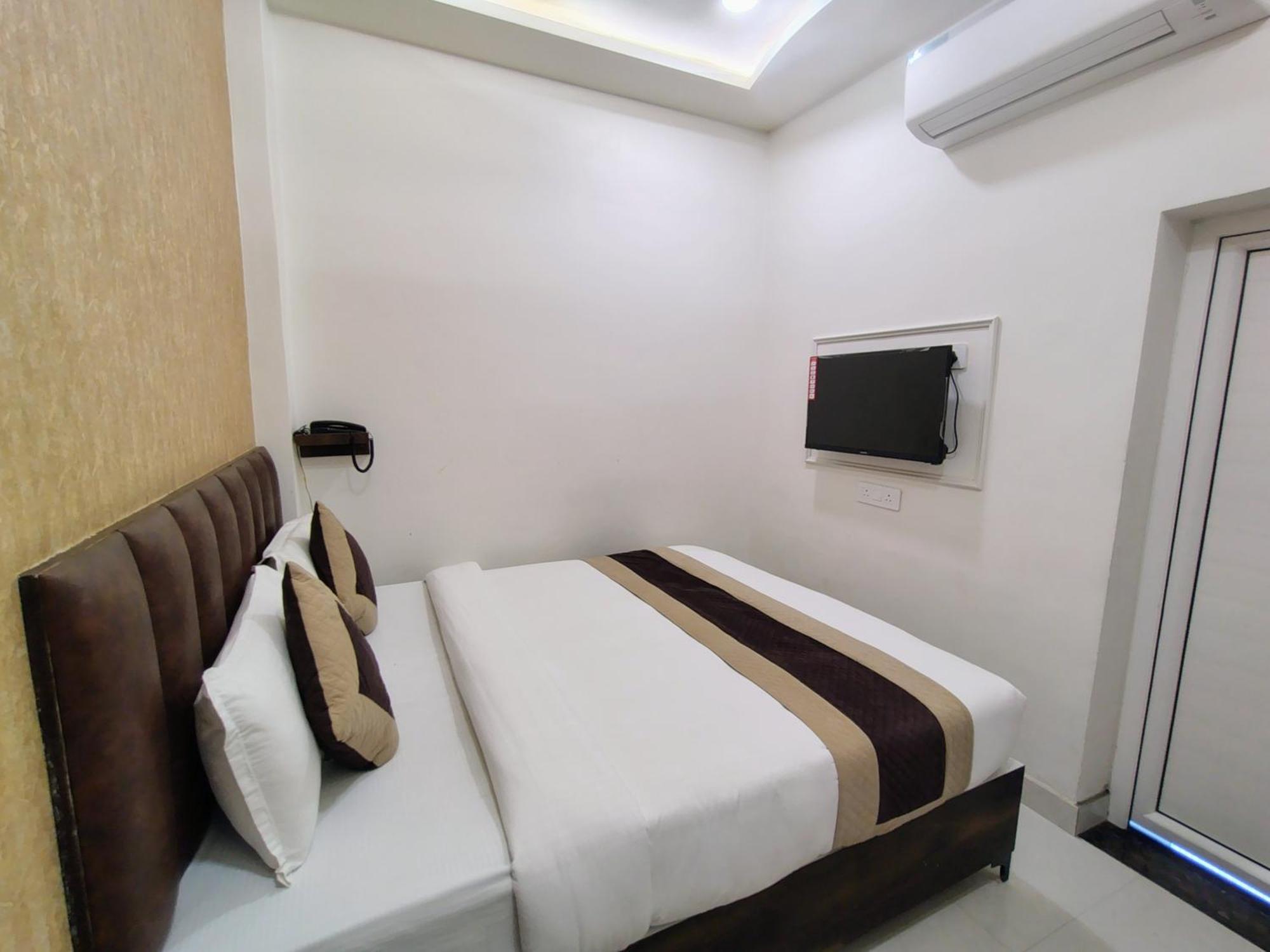 Hotel Mrk Bénarès Extérieur photo